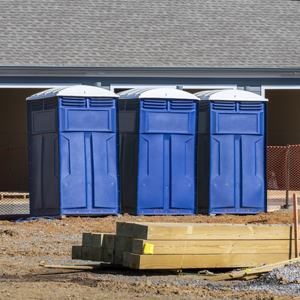 how can i report damages or issues with the portable toilets during my rental period in Stendal